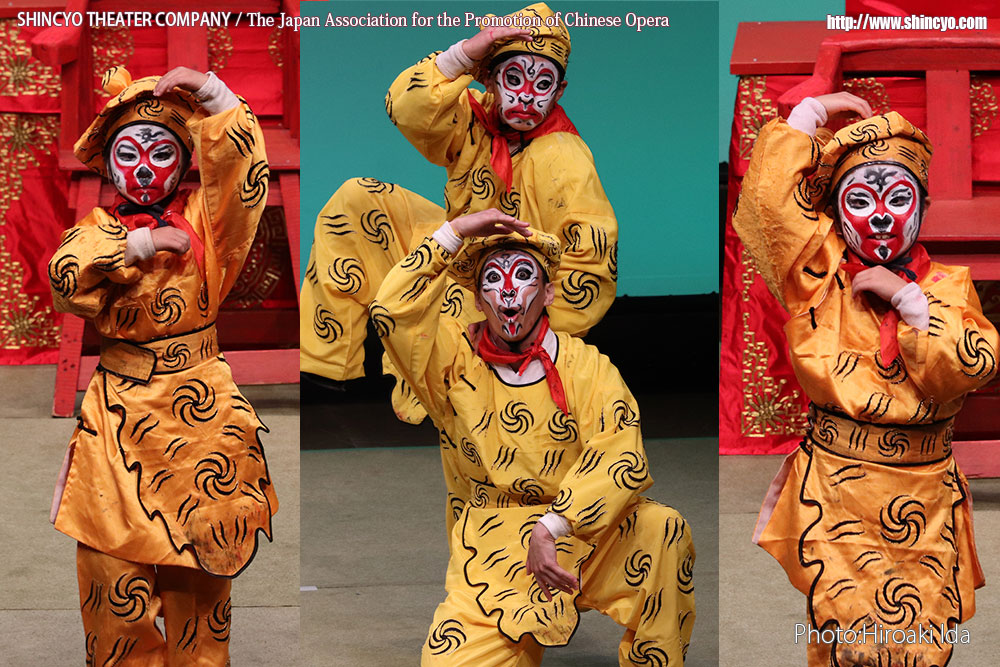 京劇　孫悟空　龍宮で大暴れ：花果山（小猿：、髙橋澪奈、野口友椰、じゃっき～、柳澤つばめ）　写真：井田裕明